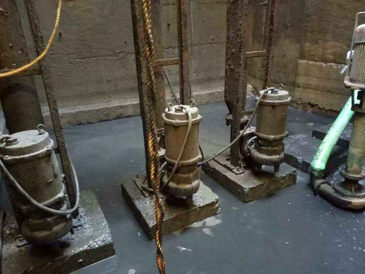 纳雍污水池清理