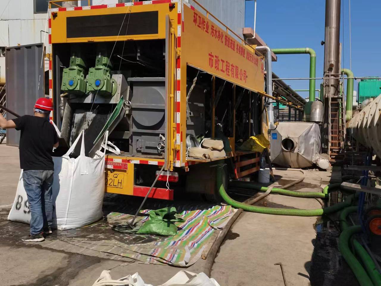 纳雍淤泥压干处理